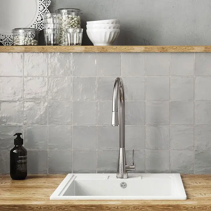 Lage Kosten Wandtegel 10×10 cm grijs handvormlook – parelmoer effect