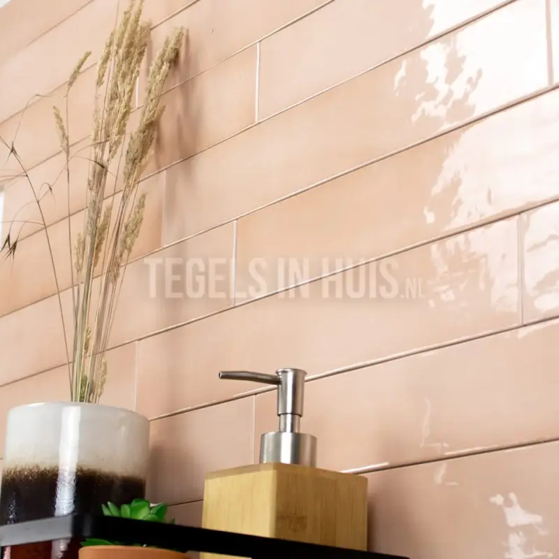 Populair Equipe wandtegel Manacor 6,5×40 blush roze glans – handvorm – zellige look – 26924