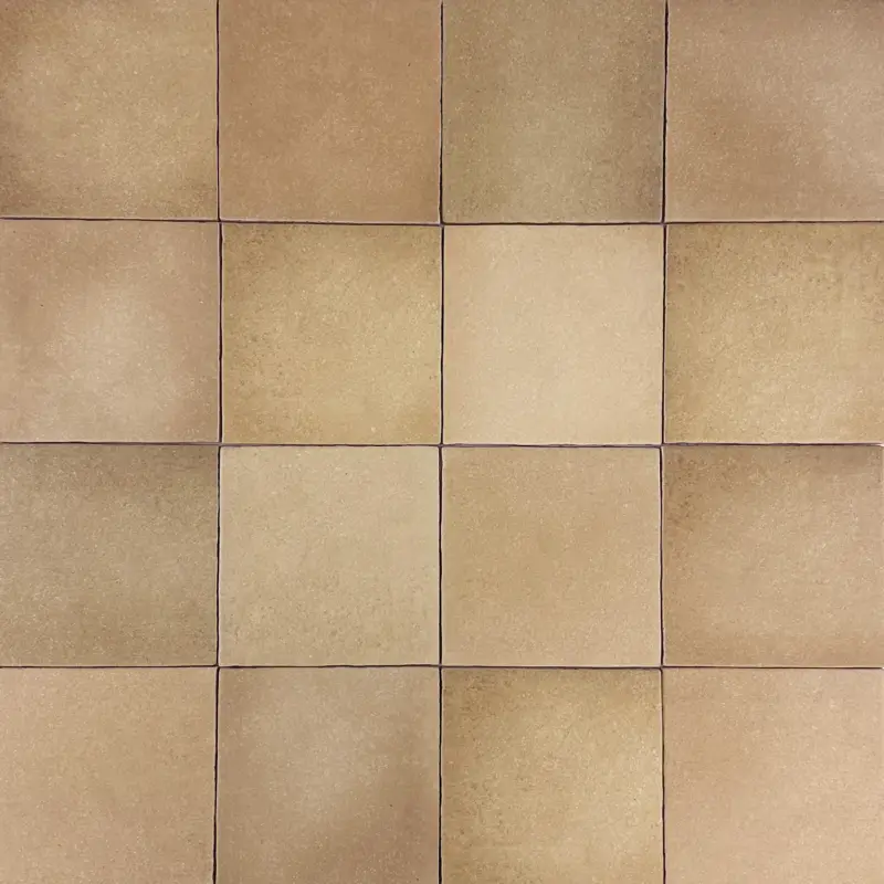 Merkproduct Handvorm wandtegel 13×13 goudkleur random mat