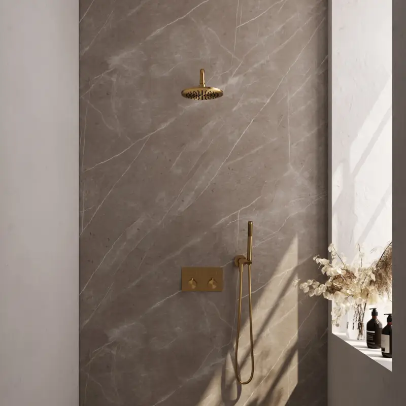 Speciale Aanbieding Gouden thermostatische inbouw regendouche SET 51 met drukknoppen, 20 cm douchekop, gebogen muurarm, handdouche, doucheslang en wandaansluitbocht (PVD geborsteld)