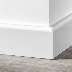 Speciale Aanbieding MDF Koloniale Plint 120x18mm Wit Voorgelakt RAL 9010