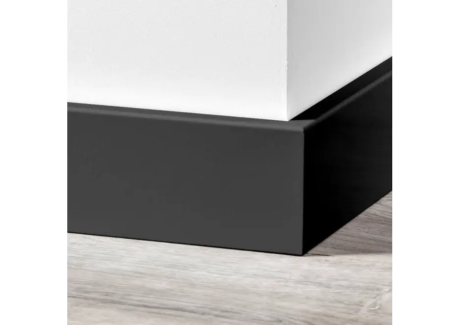 MDF Moderne Plint 70x15mm RAL 9005 met Uitsparing Tijdelijk Beschikbaar