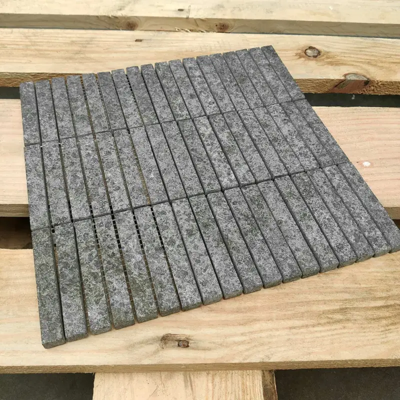 Tijdelijk Beschikbaar Basalt Black Pearl Gebrand 1,5×9,8 Mozaïek 30x30cm