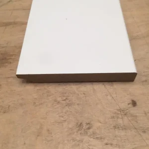 Weekendaanbieding MDF plint Wit gegrond 90 x 12 x 2400 mm.