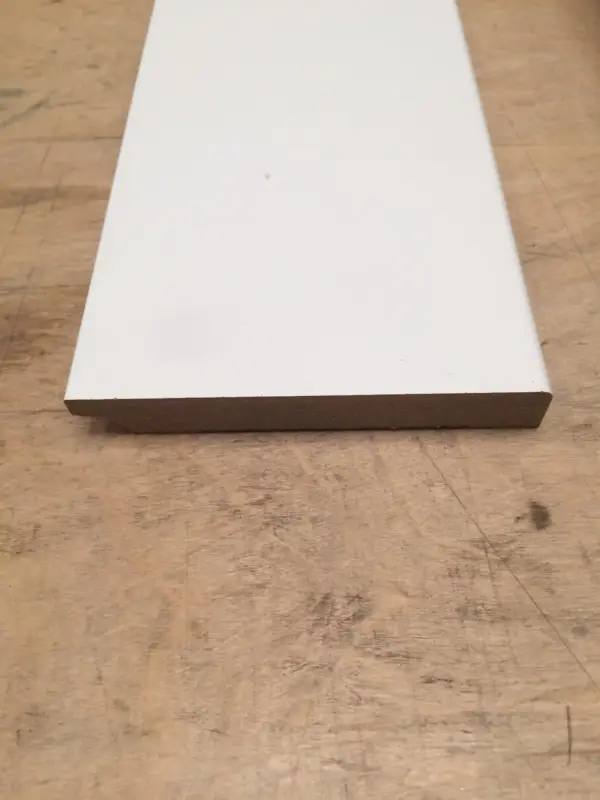 Weekendaanbieding MDF plint Wit gegrond 90 x 12 x 2400 mm.