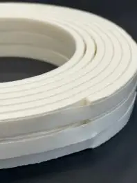 Direct Beschikbaar I-tochtband PVC wit 9x4mm zelfklevend 7,5m¹